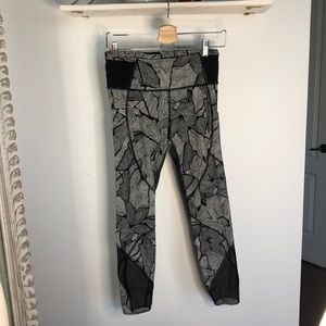 LULULEMON 7/8 Leggings Size 6!